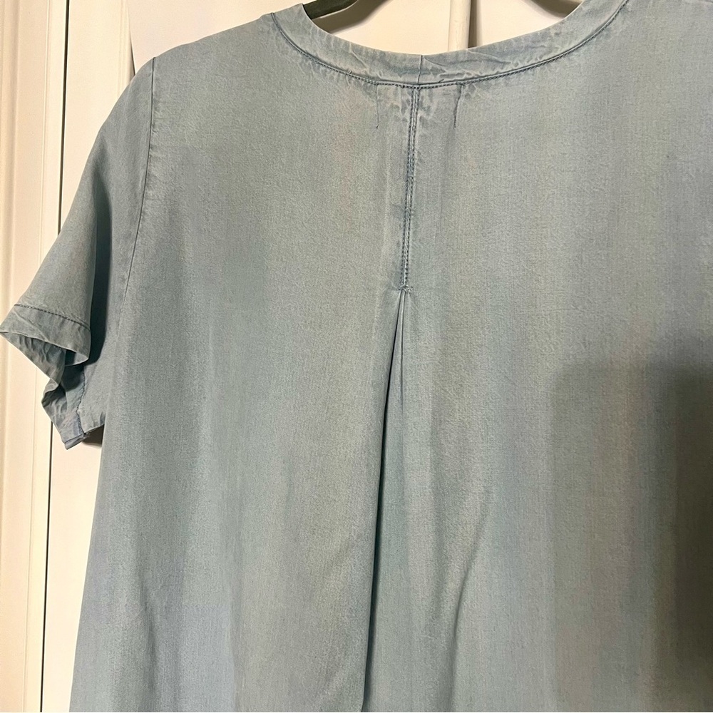Denim V-Neck Short Sleeve Dress With Pockets - Picture 8 of 14